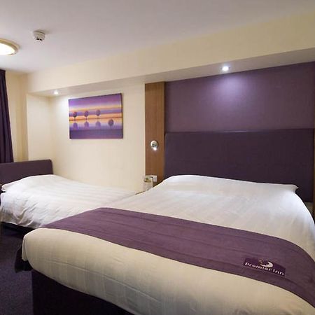 Premier Inn London Victoria Exterior photo