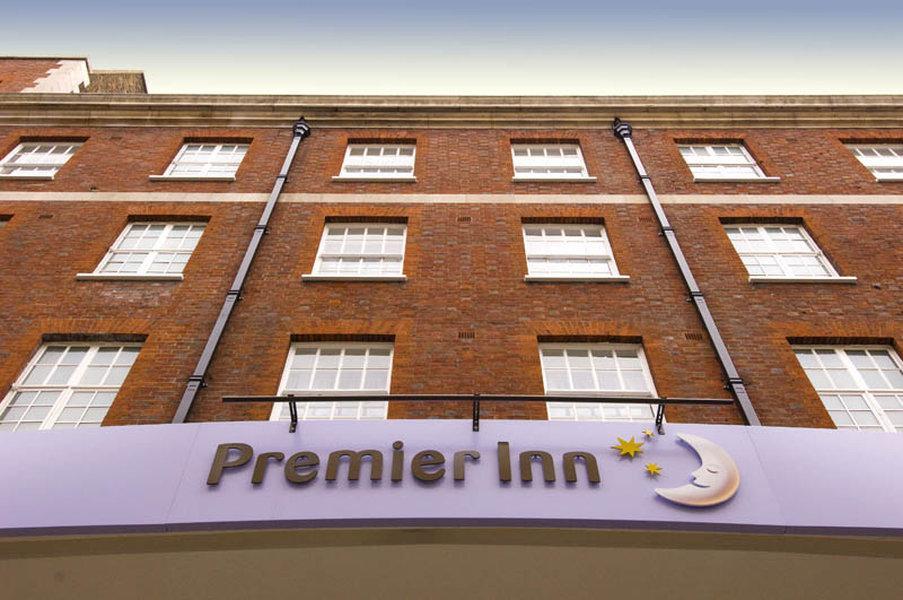 Premier Inn London Victoria Exterior photo