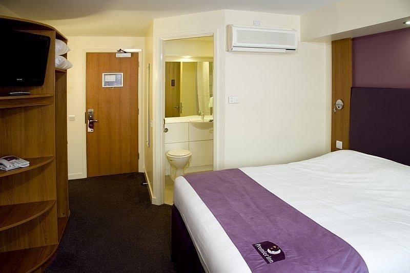 Premier Inn London Victoria Exterior photo