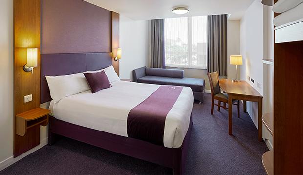 Premier Inn London Victoria Exterior photo